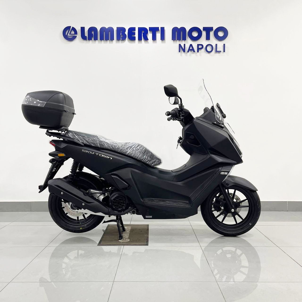 Kymco Skytown 125 2026 nero opaco - immagine 2