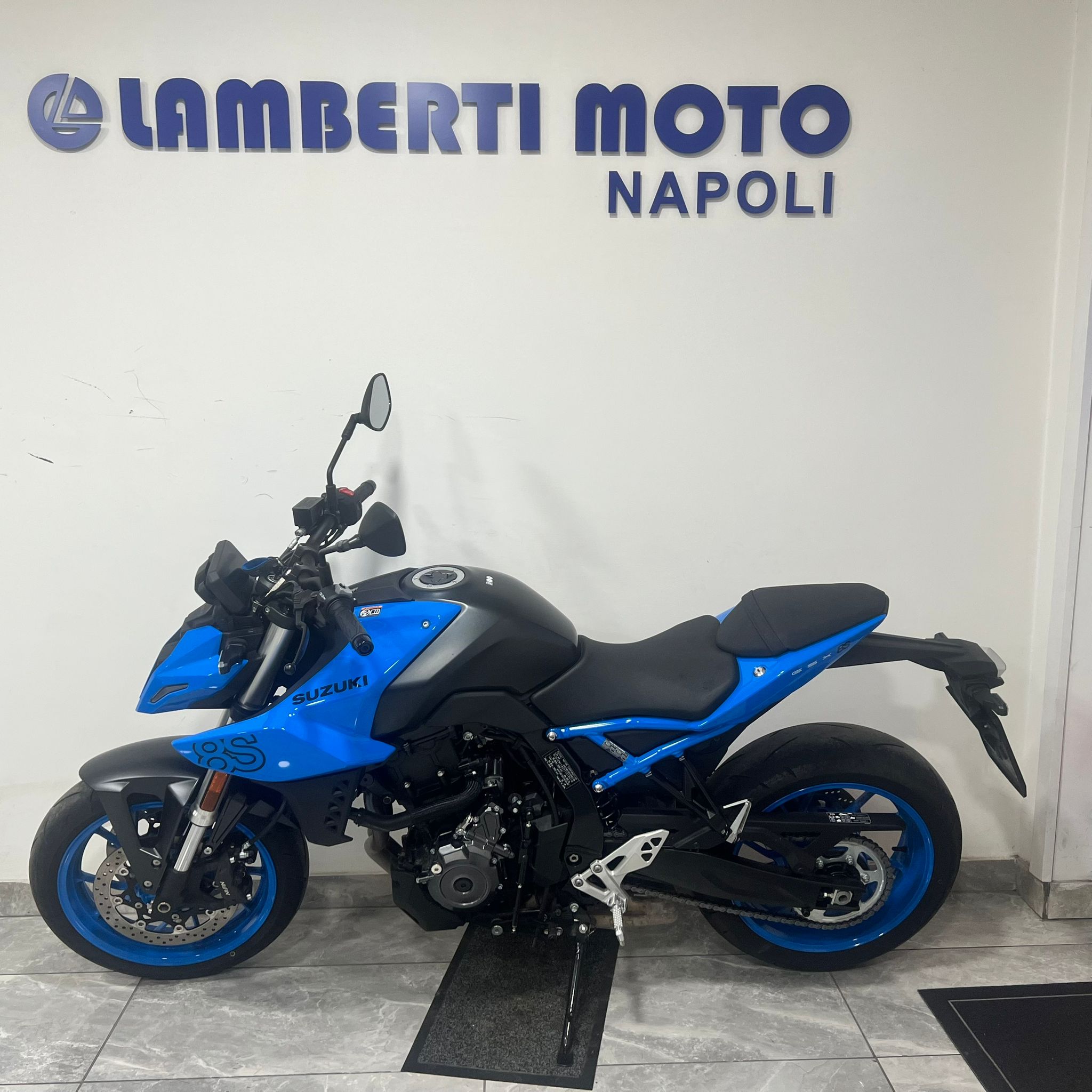 SUZUKI GSX 8 S 10/2023 - 10727 KM